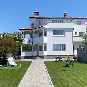 apartmani-mara-pula.pula-hotels.org/