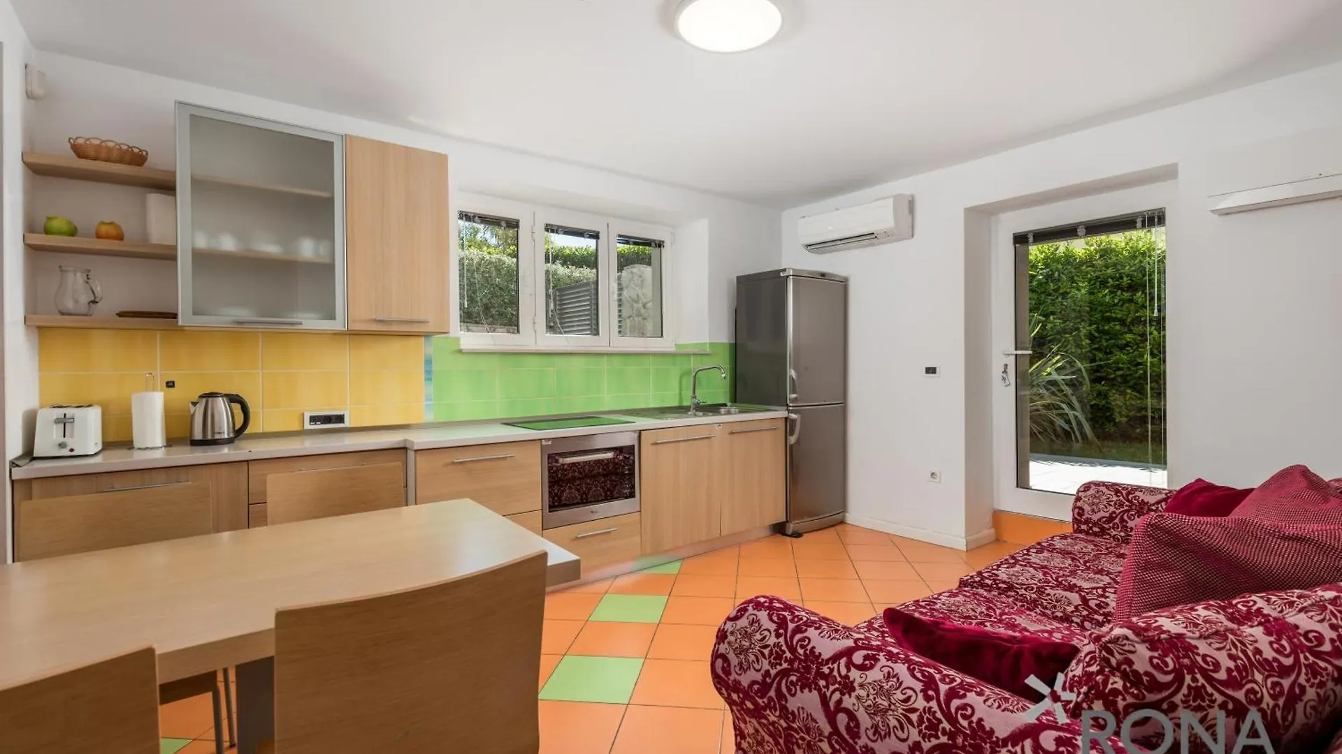 Apartments Rona Erea Ičići 0*,